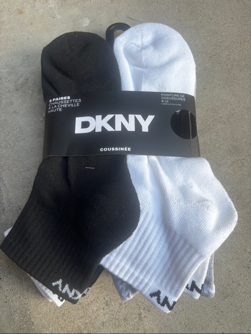 DKNY Men’s Cushioned Ankle Socks - Black & White (2-Pack)